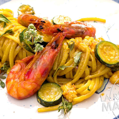 Pasta calabacines y gambas con el azafrán