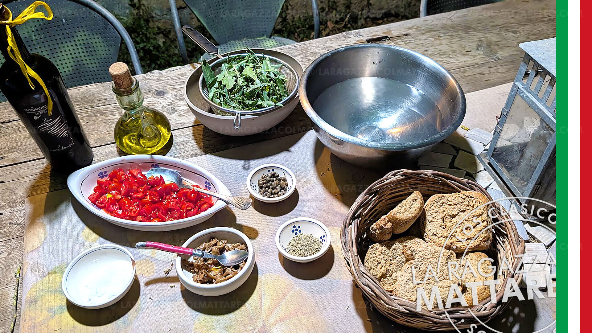 Frise (friselle) de Apulia: receta tradicional del Salento con tomate, rúcula y berenjenas ~ Entrantes Recetas  ~ La ragazza col mattarello Frise (friselle) de Apulia: receta tradicional del Salento con tomate, rúcula y berenjenas ~ Entrantes Recetas  ~ La ragazza col mattarello