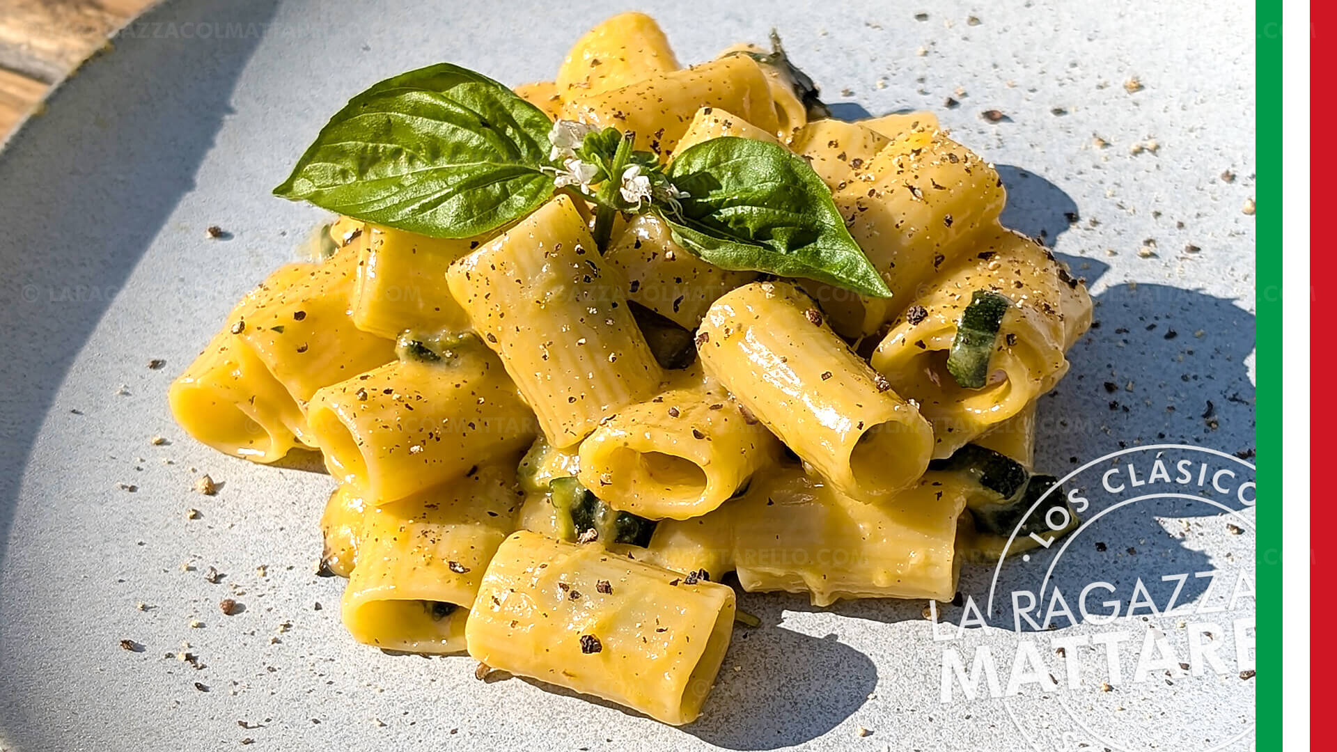 Pasta a la carbonara vegetariana con calabacín