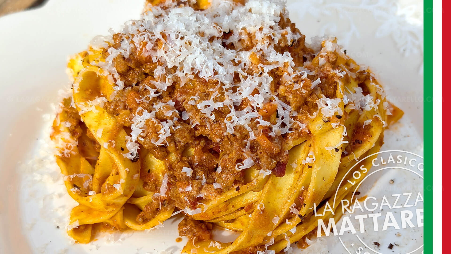 Tagliatelle con ragù a la bolognese italiano auténtico