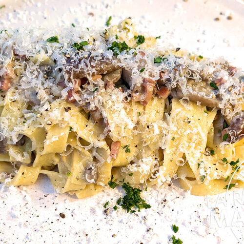 Pasta con setas y jamón - receta fácil, cremosa y sin nata