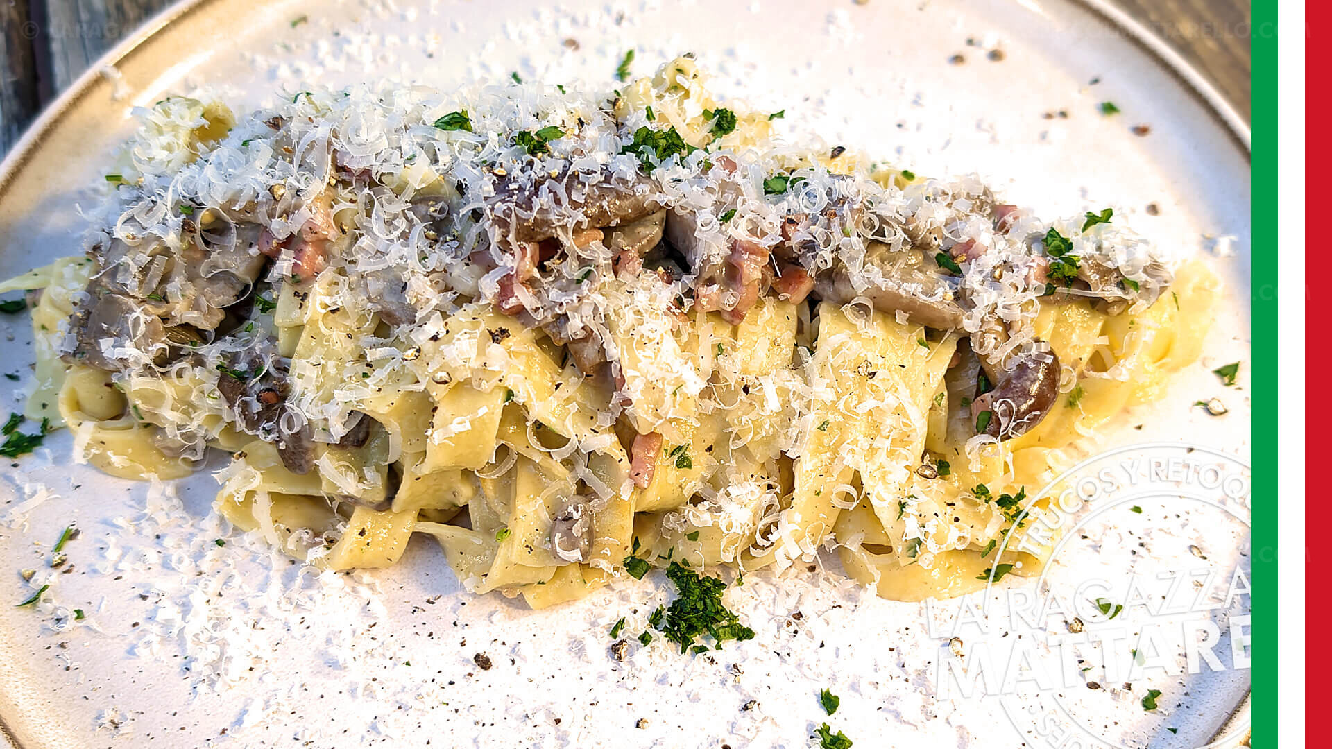 Pasta con setas y jamón - receta fácil, cremosa y sin nata