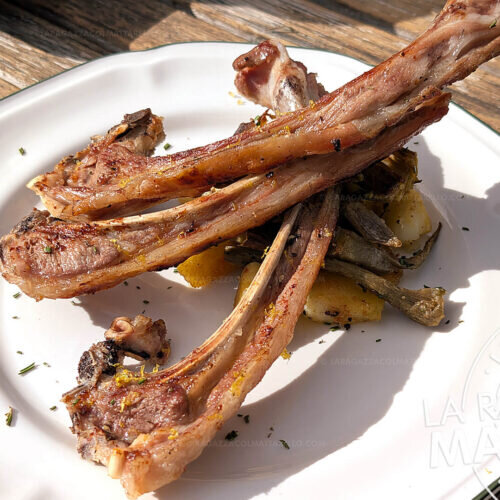 Abbacchio a scottadito: cómo hacer cordero lechal asado al estilo romano