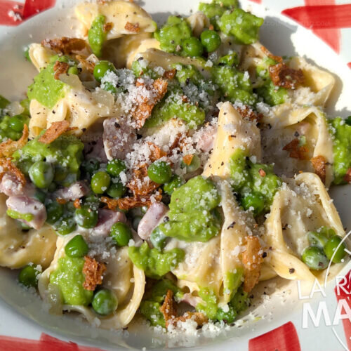Tortellini con nata, jamón y guisantes - La receta tradicional italiana
