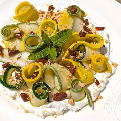 Ensalada de calabacín marinado con albahaca y menta