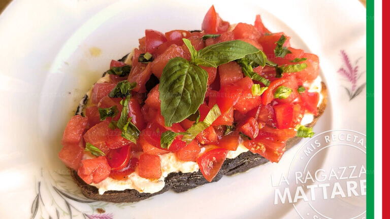 Bruschetta de tomate y sandía con crema de mascarpone gourmet