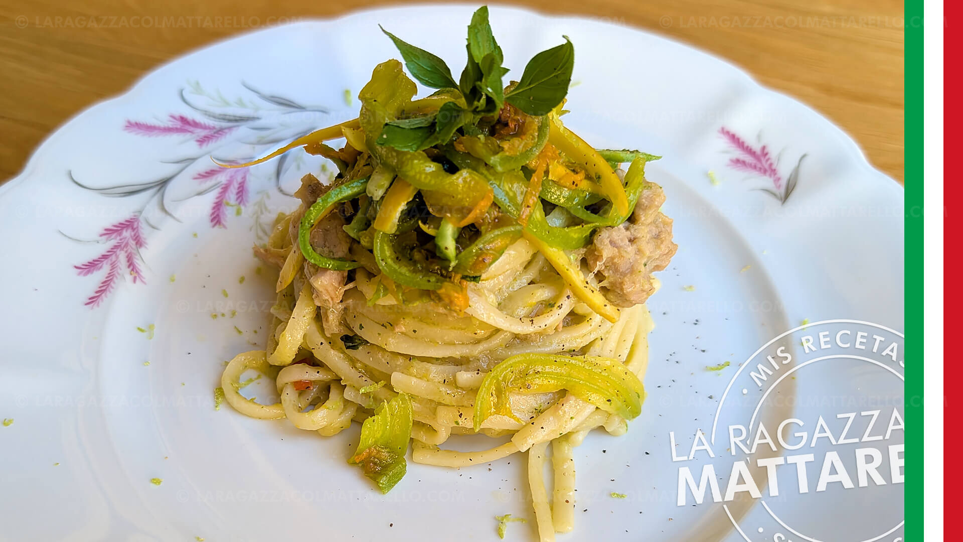 Pasta con crema de calabacín, atún y calabacín marinado