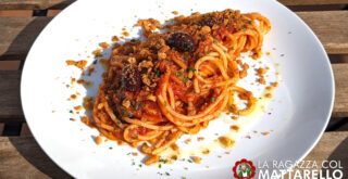 Spaghetti alla puttanesca with anchovies