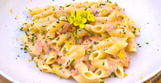 Pasta con salmón (penne al salmone)