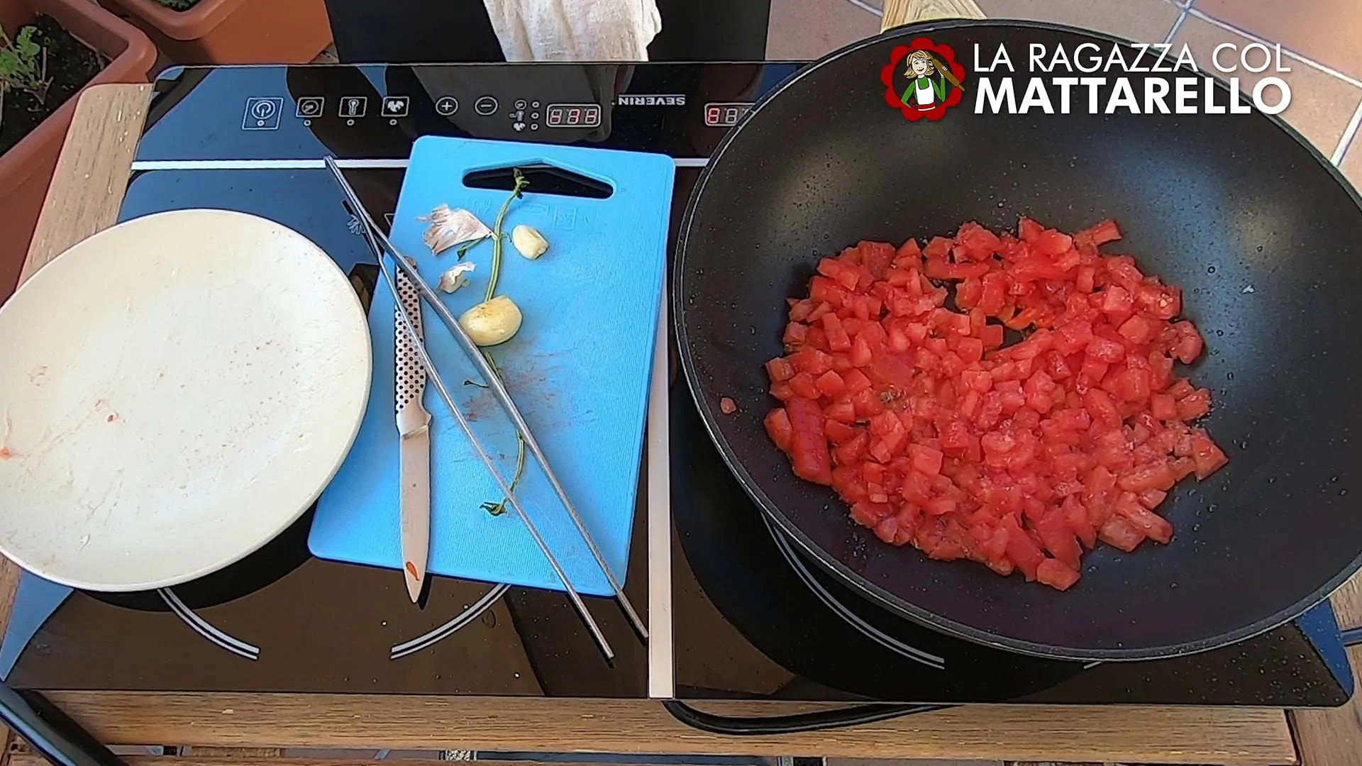 Pasta con tomate y albahaca (pasta al pomodoro all'italiana) ~ Primeros Recetas  ~ La ragazza col mattarello